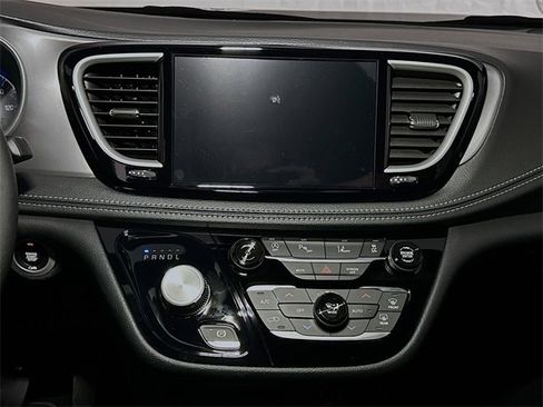 New 2026 Chrysler Pacifica Select image 8