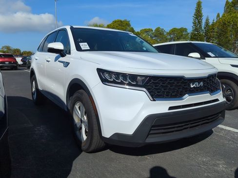 Used 2023 Kia Sorento LX image 1