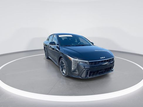 Used 2025 Kia K4 GT-Line FWD image 2