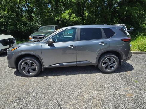Used 2026 Nissan Rogue SV FWD image 3