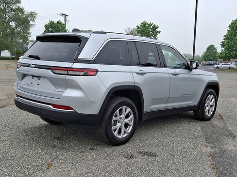 Used 2022 Jeep Grand Cherokee Limited AWD/4WD image 12