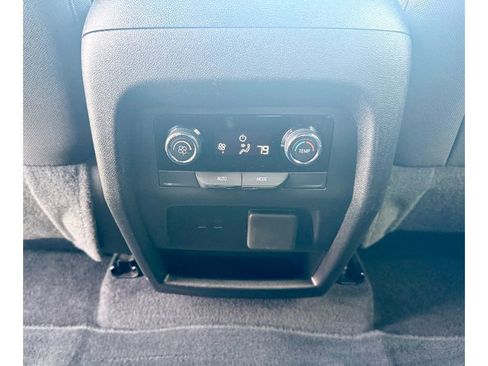 Used 2025 Chevrolet Traverse LT w/ Driver Confidence Package image 23