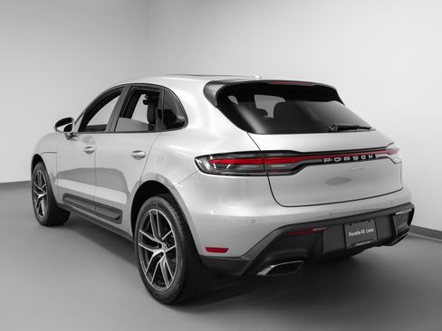 Certified 2025 Porsche Macan image 3