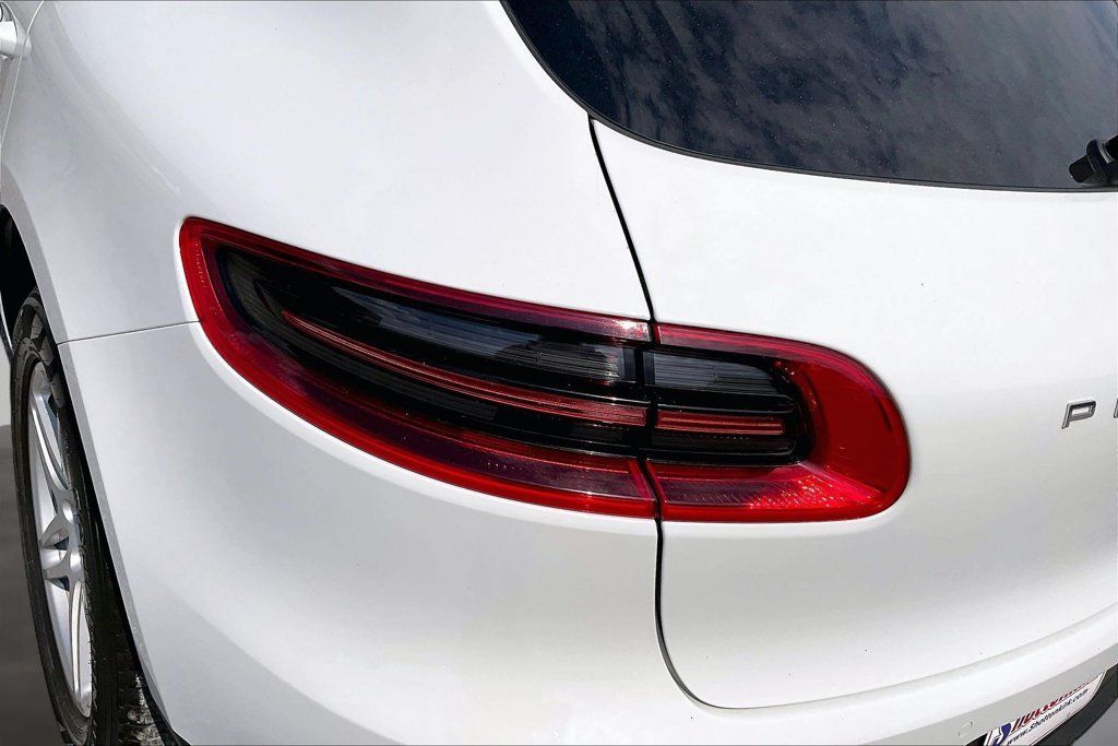 Used 2018 Porsche Macan AWD/4WD image 23