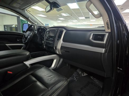 Used 2016 Nissan Titan PRO-4X w/ Pro-4x Convenience Package AWD/4WD image 25