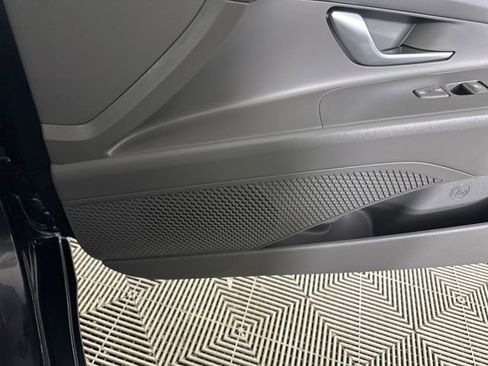 Used 2023 Hyundai Elantra SEL w/ Convenience Package image 29