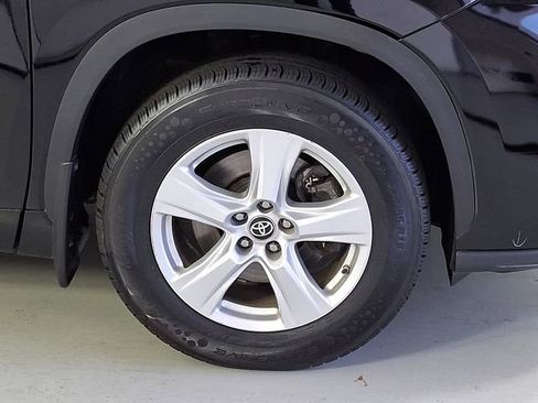 Used 2023 Toyota Highlander L image 7