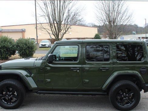 Used 2020 Jeep Wrangler Unlimited Sahara image 10