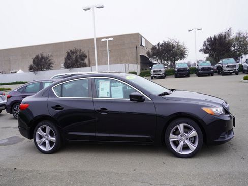 Used 2015 Acura ILX w/ Premium Package image 4