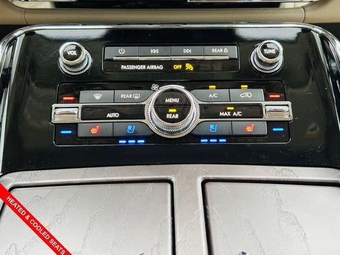 Used 2023 Lincoln Navigator Reserve AWD/4WD image 9