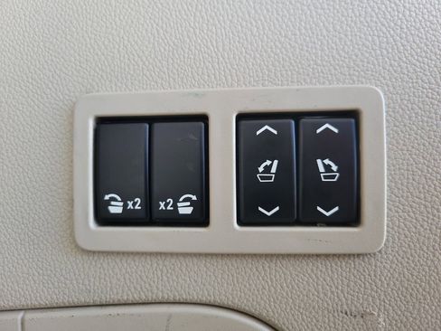 Used 2019 Cadillac Escalade Luxury image 7