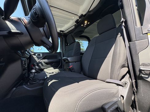 Used 2019 Jeep Wrangler Sport AWD/4WD image 16