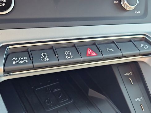 New 2025 Audi Q3 2.0T Premium image 9