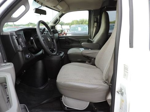 Used 2018 Chevrolet Express 3500 LT w/ LT Preferred Equipment Group RWD image 16