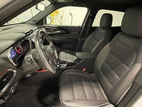 Used 2022 Chevrolet TrailBlazer RS w/ Technology Package image 3