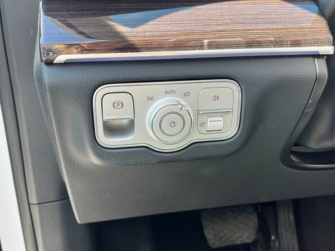 Used 2024 Mercedes-Benz GLS 450 4MATIC image 32