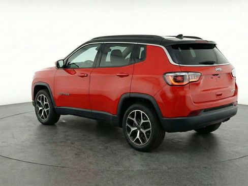 Used 2025 Jeep Compass Limited image 6