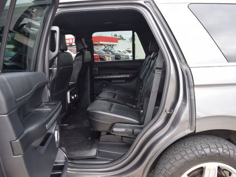 Used 2018 Ford Expedition XLT w/ Equipment Group 202A image 9