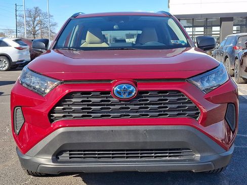 Used 2019 Toyota RAV4 LE image 2