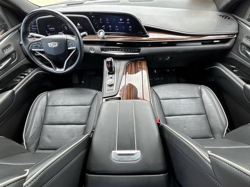 Used 2023 Cadillac Escalade Premium Luxury w/ LPO, Illumination Package AWD/4WD image 11