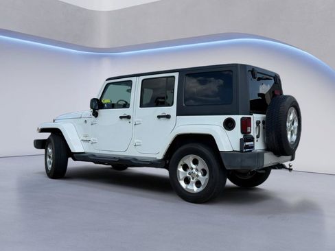 Used 2014 Jeep Wrangler Unlimited Sahara w/ Connectivity Group AWD/4WD image 3