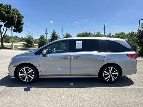 Used 2023 Honda Odyssey Touring image 2