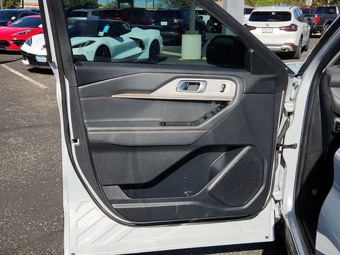 Used 2025 Ford Explorer Active image 12