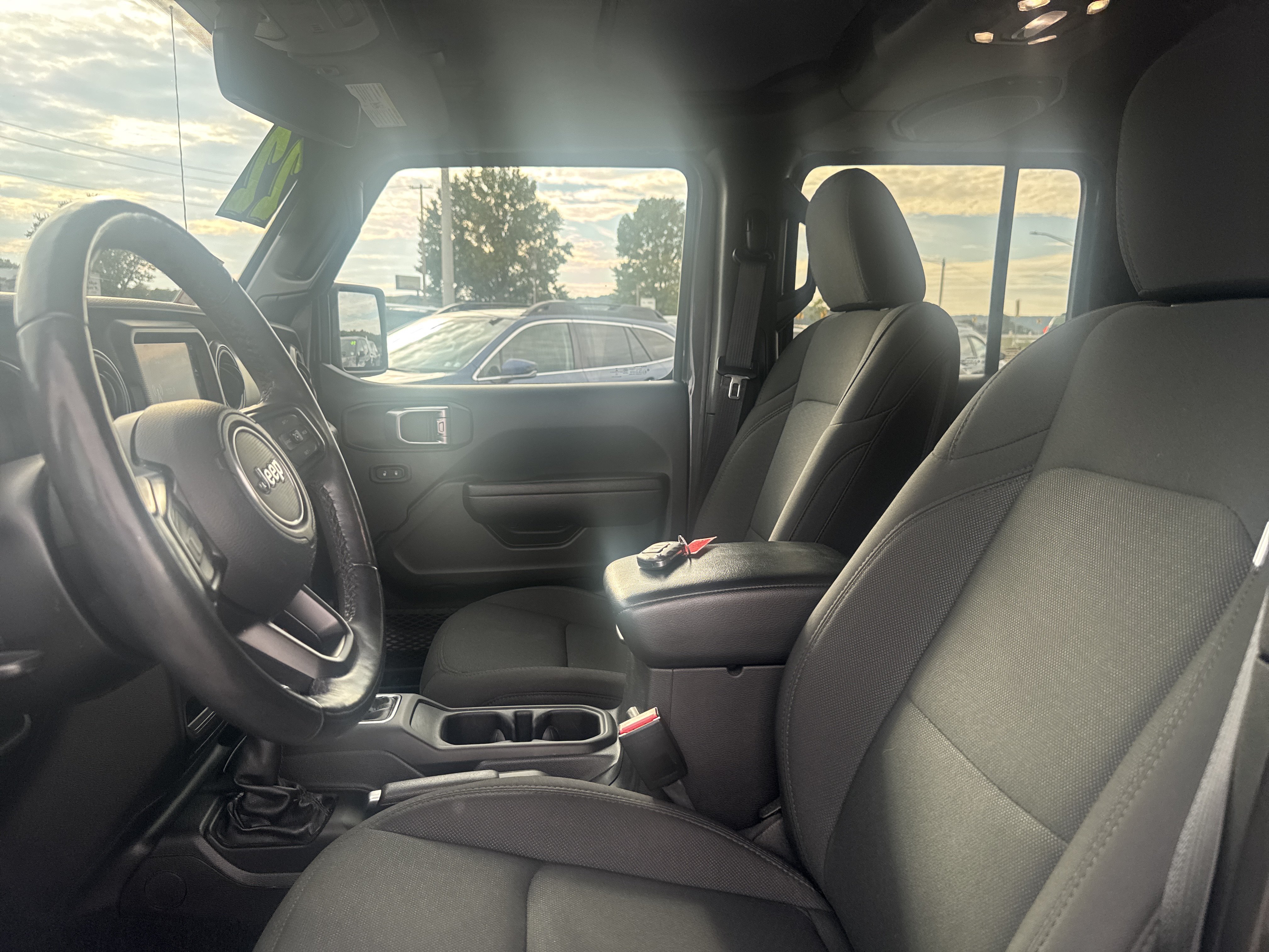 Used 2022 Jeep Gladiator Sport AWD/4WD image 12