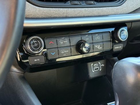 Used 2022 Jeep Compass Latitude image 24