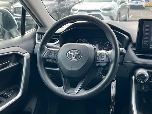 Used 2021 Toyota RAV4 LE AWD/4WD image 16