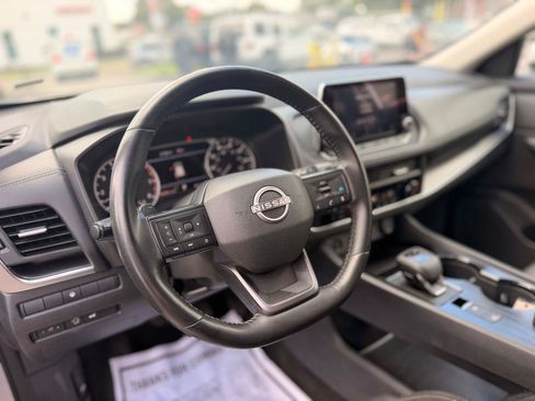 Used 2025 Nissan Rogue SV AWD/4WD image 12