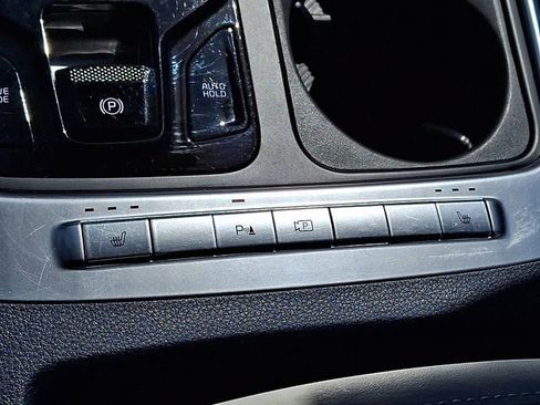 Used 2025 Kia Carnival EX image 25