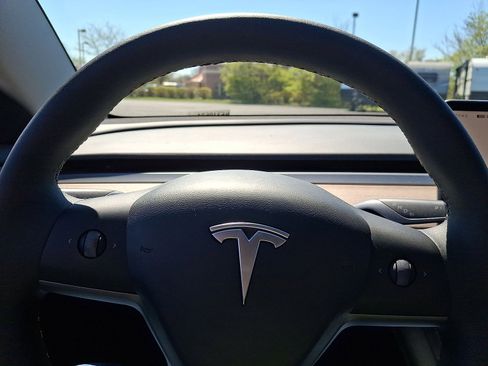 Used 2022 Tesla Model 3 RWD image 16