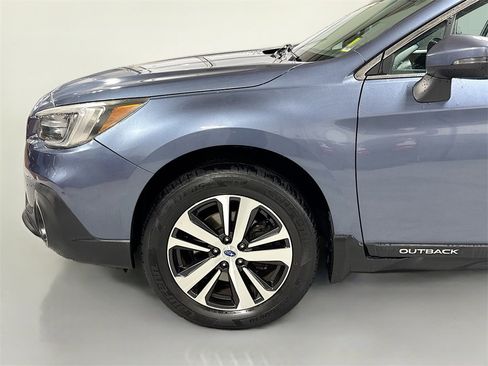 Used 2018 Subaru Outback 3.6R Limited w/ Popular Package #2 image 11