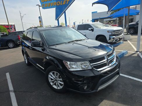 Used 2018 Dodge Journey SXT w/ Connectivity Group image 2
