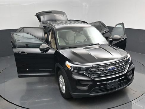 Used 2022 Ford Explorer XLT image 48
