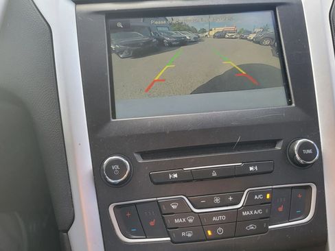 Used 2016 Ford Fusion SE FWD image 15