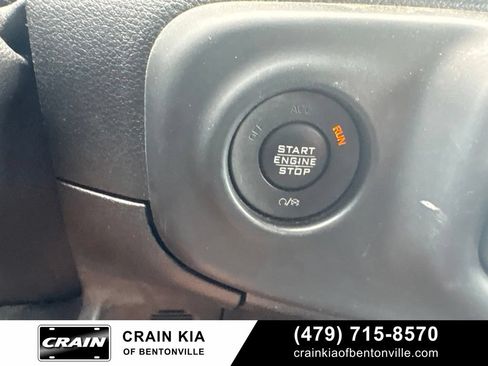 Used 2018 Jeep Wrangler Unlimited Sahara AWD/4WD image 19