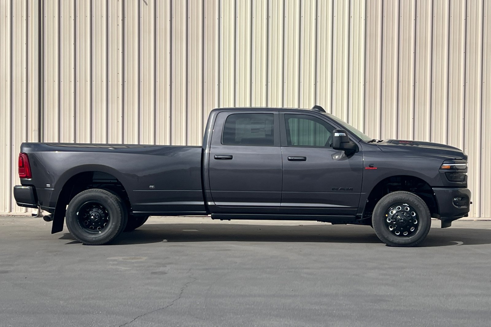 New 2026 RAM 3500 Laramie AWD/4WD image 10
