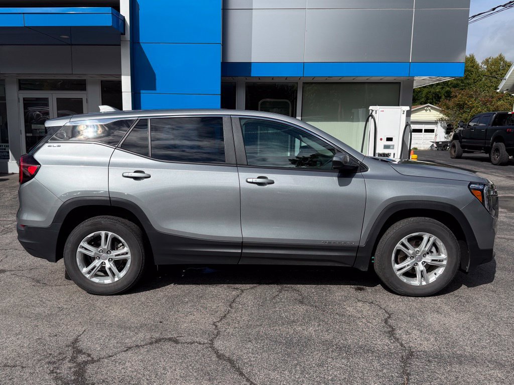 Used 2023 GMC Terrain SLE AWD/4WD image 4