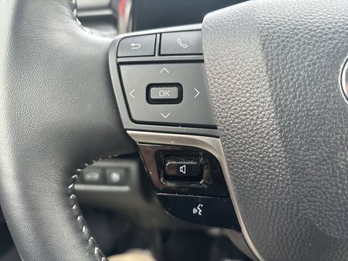 Used 2025 Toyota Camry SE image 19