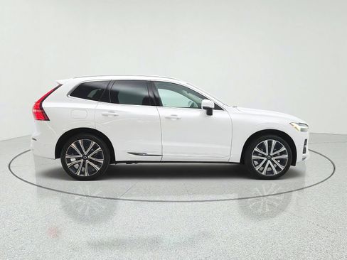 Used 2023 Volvo XC60 B5 Ultimate w/ Climate Package FWD image 4