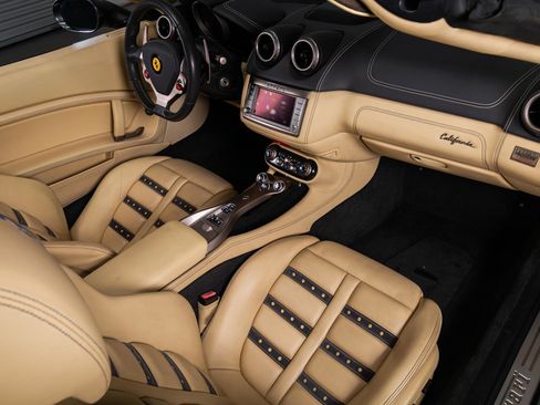 Used 2011 Ferrari California image 35