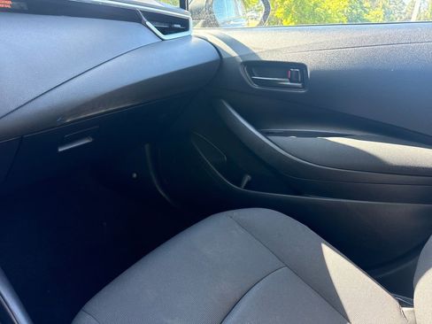 Used 2022 Toyota Corolla LE FWD image 17