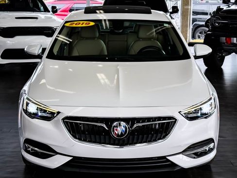Used 2019 Buick Regal Essence w/ Driver Confidence Package I image 3