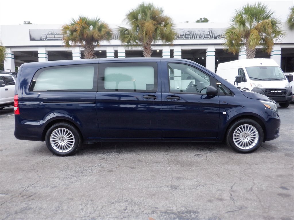 Used 2022 Mercedes-Benz Metris image 1