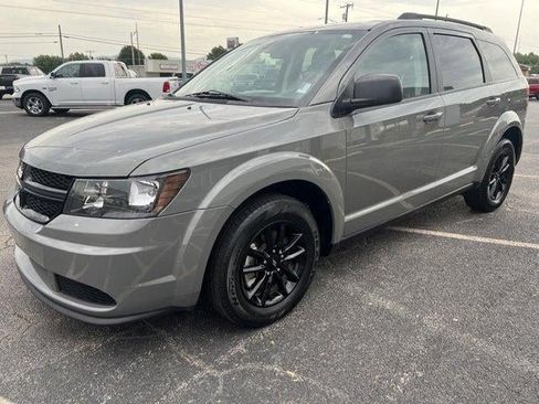 Used 2020 Dodge Journey SE w/ Blacktop Package FWD image 4