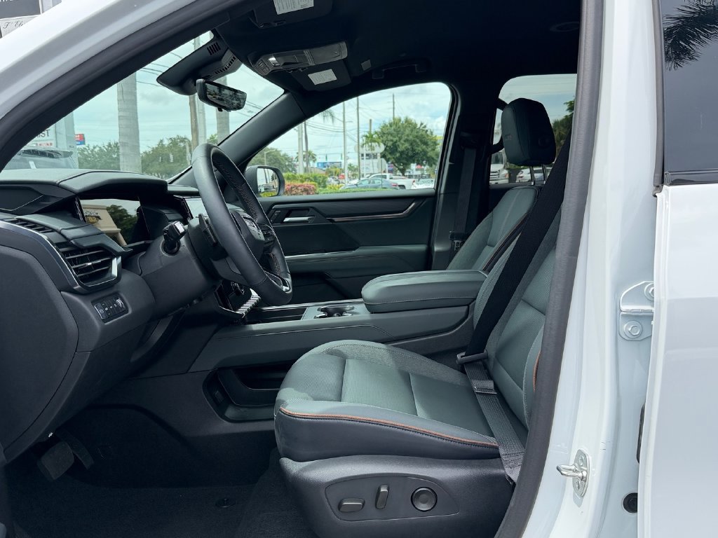 Used 2026 GMC Acadia AT4 AWD/4WD image 10