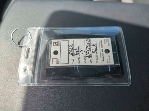 Used 2022 Tesla Model Y Long Range image 32