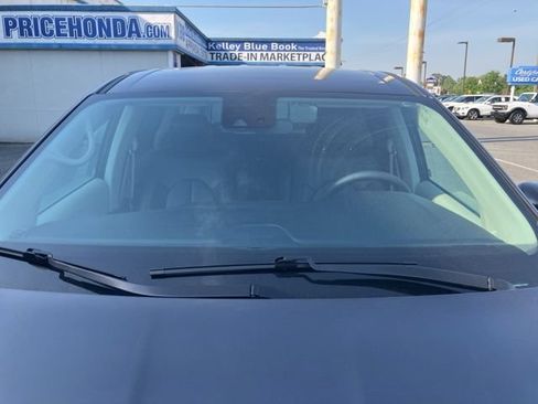 Used 2023 Chrysler Pacifica Touring-L FWD image 31